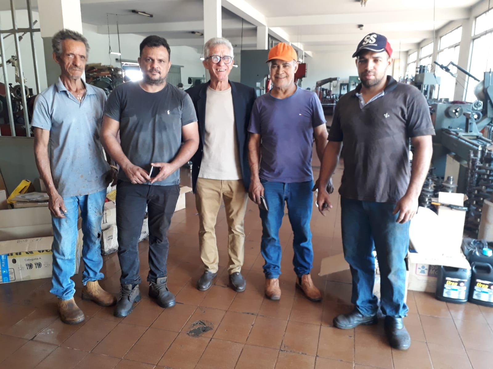 Presidente Jesus reunido com trabalhadores e representantes da Retífica REMOL